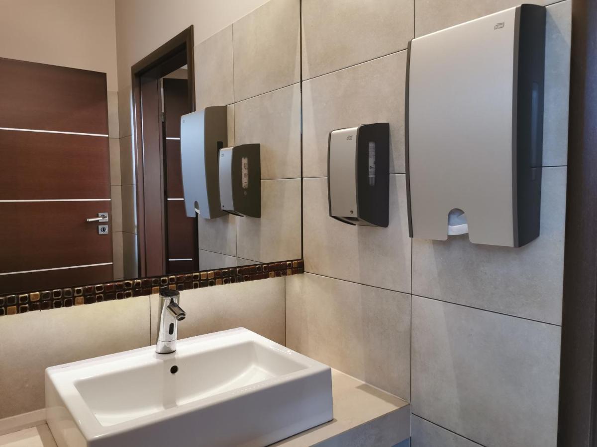 Hotel Gambit I Restauracja Cieszyn Чешин Екстериор снимка