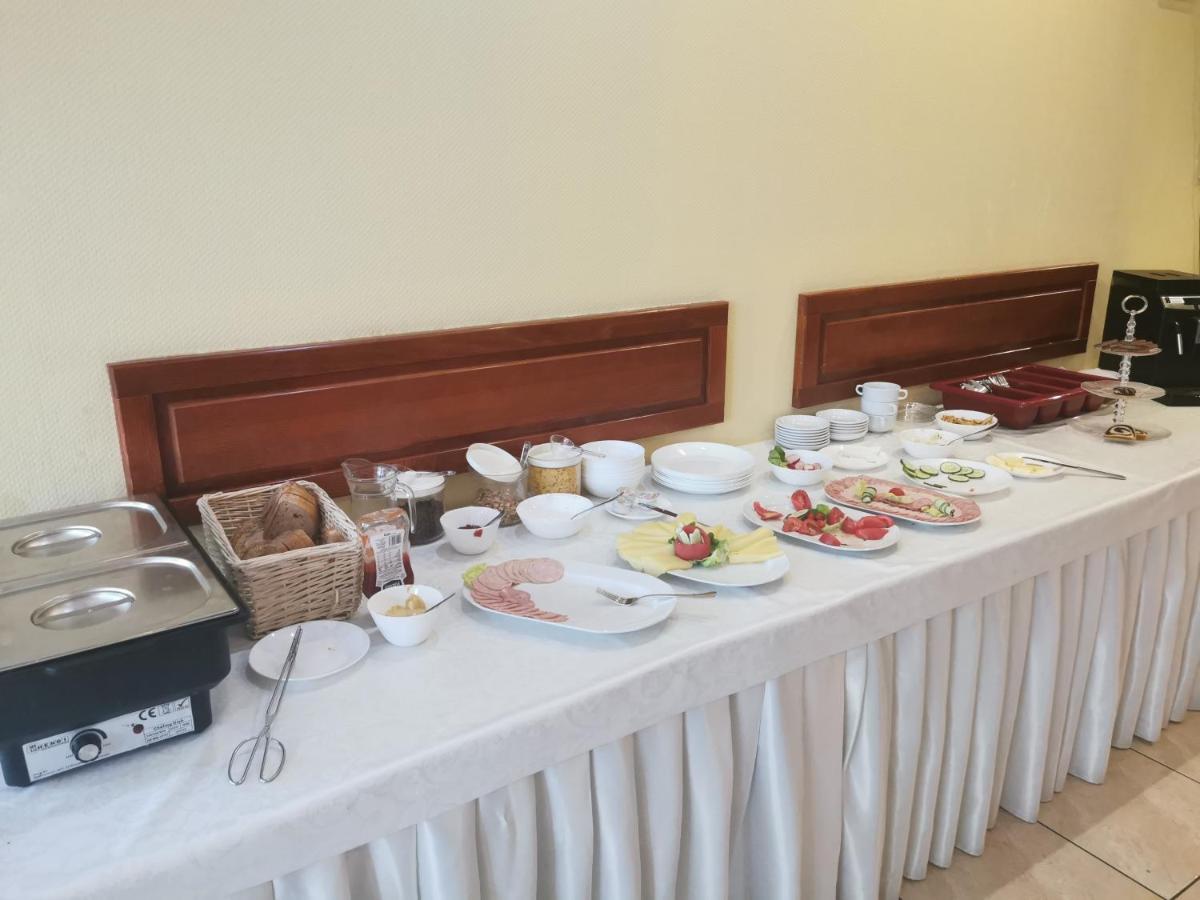 Hotel Gambit I Restauracja Cieszyn Чешин Екстериор снимка