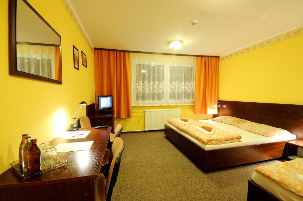 Hotel Gambit I Restauracja Cieszyn Чешин Екстериор снимка