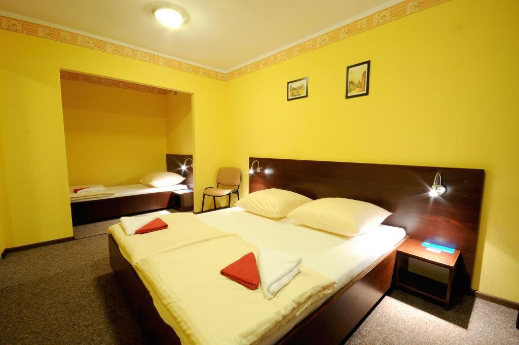 Hotel Gambit I Restauracja Cieszyn Чешин Екстериор снимка