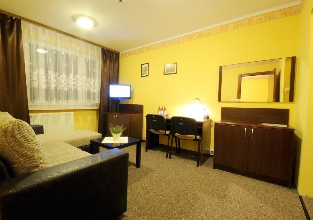 Hotel Gambit I Restauracja Cieszyn Чешин Екстериор снимка