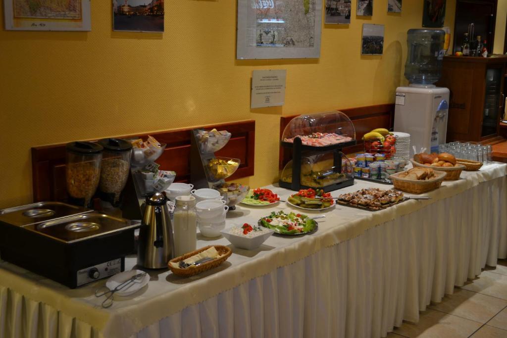 Hotel Gambit I Restauracja Cieszyn Чешин Екстериор снимка