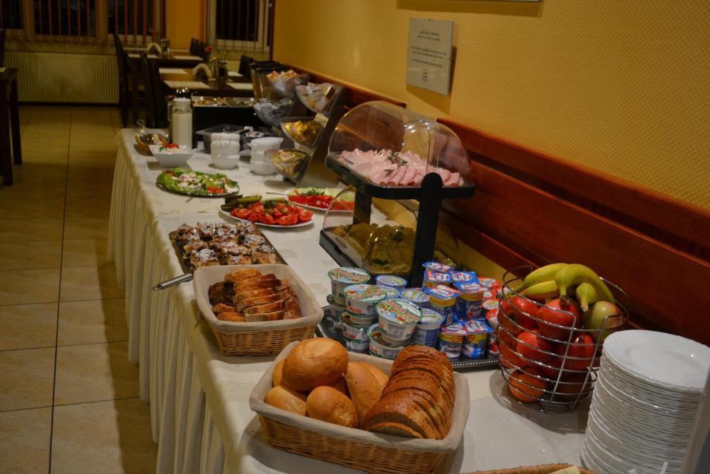 Hotel Gambit I Restauracja Cieszyn Чешин Екстериор снимка