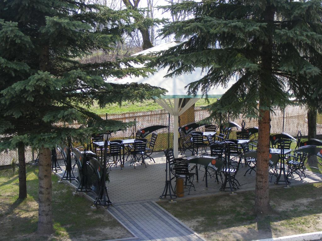 Hotel Gambit I Restauracja Cieszyn Чешин Екстериор снимка